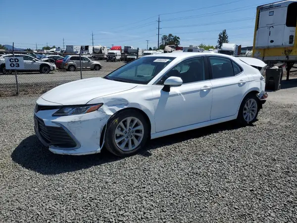 4T1C11AK0NU657750 2022 TOYOTA CAMRY - Image 1