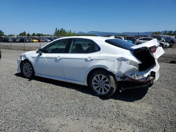 4T1C11AK0NU657750 2022 TOYOTA CAMRY - Image 2