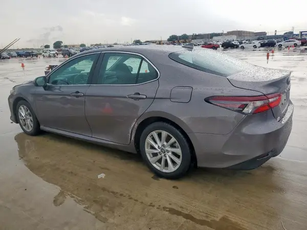 4T1C11AK0NU657893 2022 TOYOTA CAMRY - Image 2