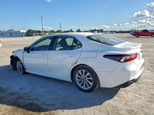 4T1C11AK0NU660440 2022 TOYOTA CAMRY - Image 2