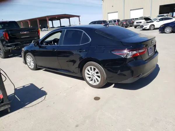 4T1C11AK0NU661927 2022 TOYOTA CAMRY - Image 2