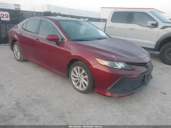 4T1C11AK0NU662883 2022 TOYOTA CAMRY - Image 1