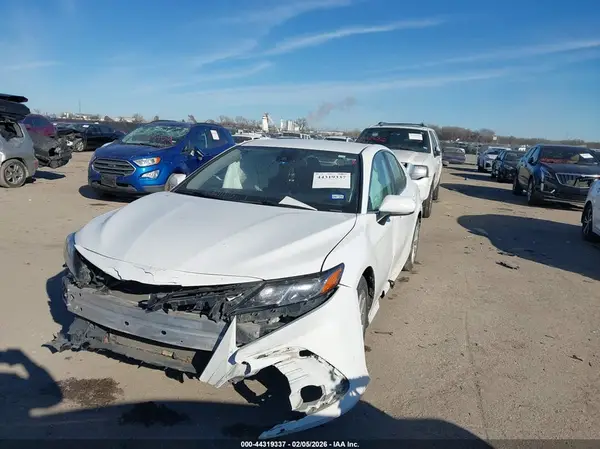 4T1C11AK0NU663905 2022 TOYOTA CAMRY - Image 2