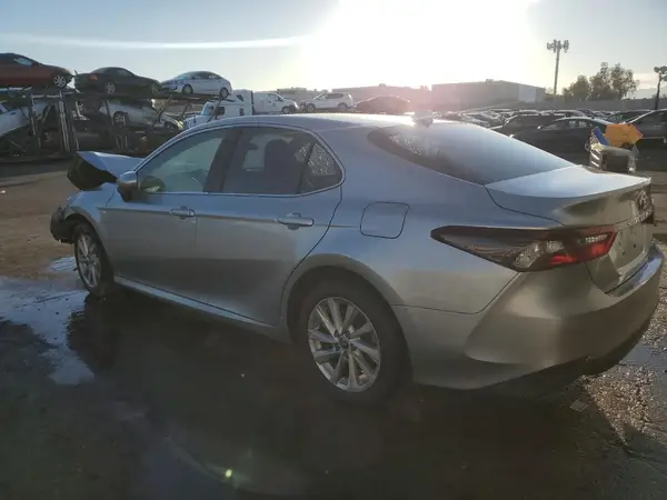 4T1C11AK0NU664424 2022 TOYOTA CAMRY - Image 2