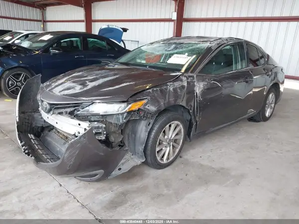 4T1C11AK0NU665153 2022 TOYOTA CAMRY - Image 2