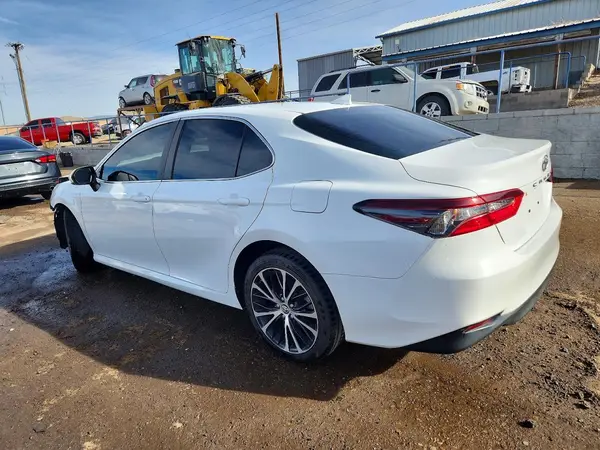 4T1C11AK0NU666030 2022 TOYOTA CAMRY - Image 2