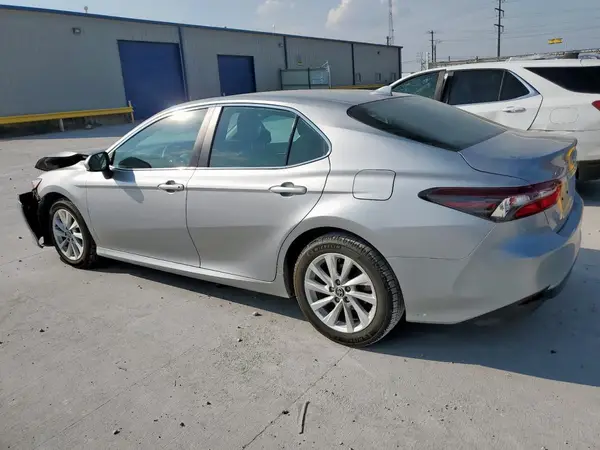4T1C11AK0NU668330 2022 TOYOTA CAMRY - Image 2