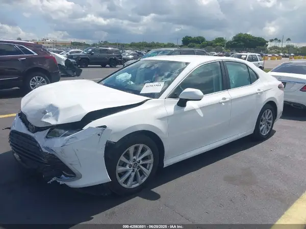 4T1C11AK0NU668375 2022 TOYOTA CAMRY - Image 2
