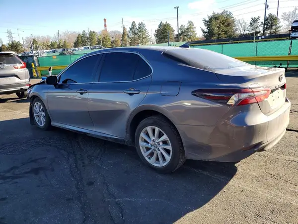 4T1C11AK0NU668456 2022 TOYOTA CAMRY - Image 2