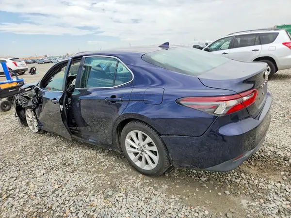 4T1C11AK0NU671597 2022 TOYOTA CAMRY - Image 2