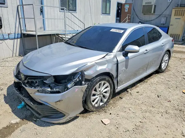4T1C11AK0NU672264 2022 TOYOTA CAMRY - Image 1