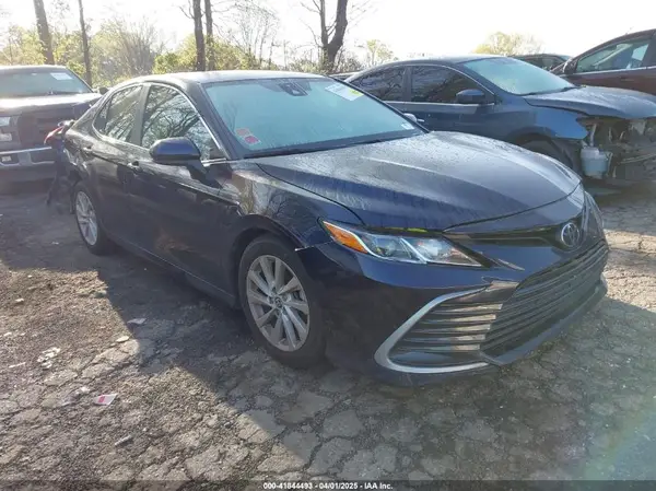 4T1C11AK0NU674001 2022 TOYOTA CAMRY - Image 1