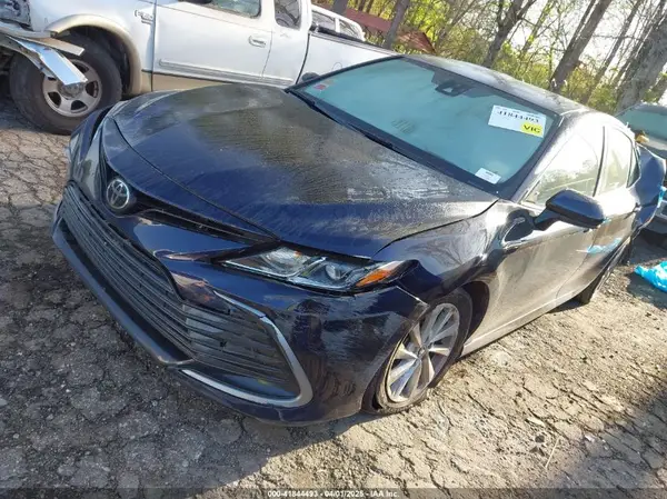 4T1C11AK0NU674001 2022 TOYOTA CAMRY - Image 2