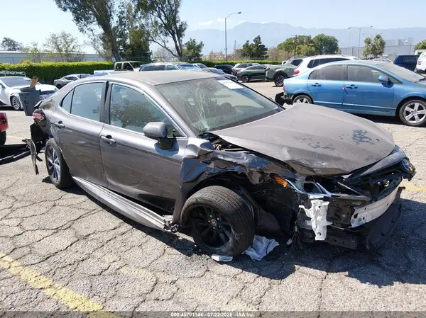 4T1C11AK0NU681028 2022 TOYOTA CAMRY - Image 1