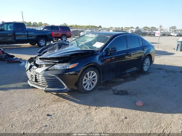 4T1C11AK0NU682549 2022 TOYOTA CAMRY - Image 2