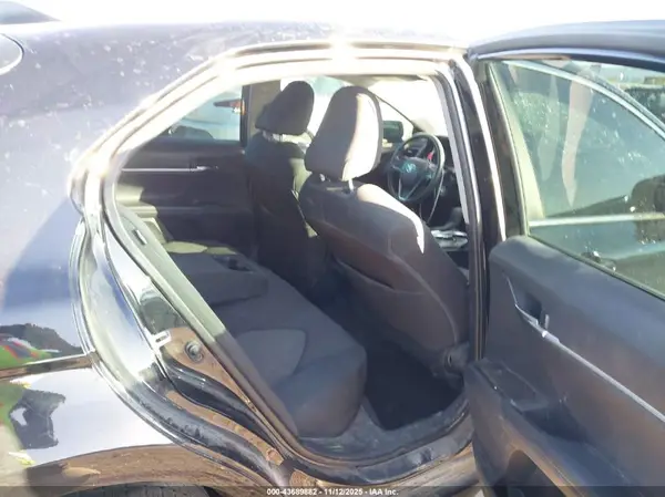 4T1C11AK0NU682549 2022 TOYOTA CAMRY - Image 8