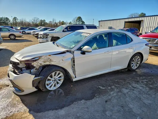 4T1C11AK0NU683426 2022 TOYOTA CAMRY - Image 1