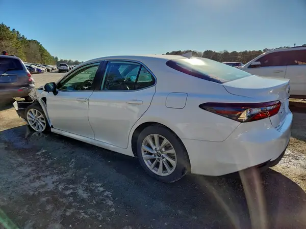 4T1C11AK0NU683426 2022 TOYOTA CAMRY - Image 2