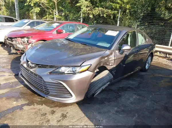4T1C11AK0NU685502 2022 TOYOTA CAMRY - Image 2