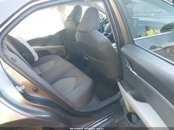 4T1C11AK0NU685502 2022 TOYOTA CAMRY - Image 8