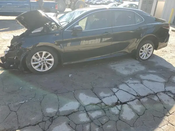4T1C11AK0NU685757 2022 TOYOTA CAMRY - Image 1