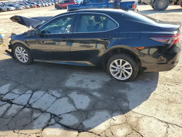 4T1C11AK0NU685757 2022 TOYOTA CAMRY - Image 2