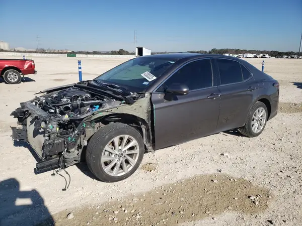 4T1C11AK0NU686634 2022 TOYOTA CAMRY - Image 1
