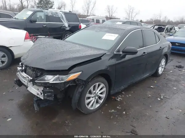 4T1C11AK0NU691204 2022 TOYOTA CAMRY - Image 2