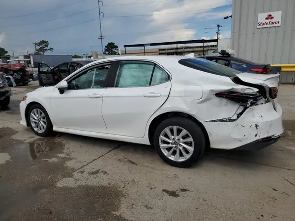 4T1C11AK0NU694328 2022 TOYOTA CAMRY - Image 2