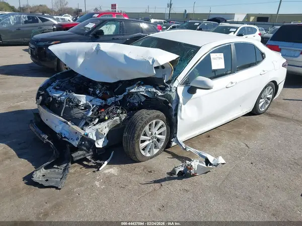 4T1C11AK0NU698525 2022 TOYOTA CAMRY - Image 2