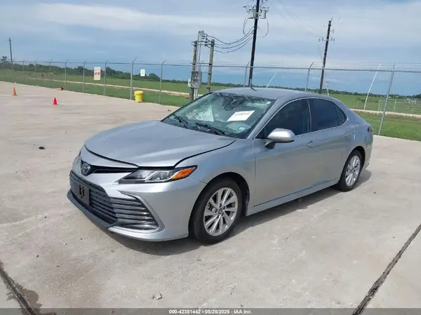 4T1C11AK0NU698556 2022 TOYOTA CAMRY - Image 2