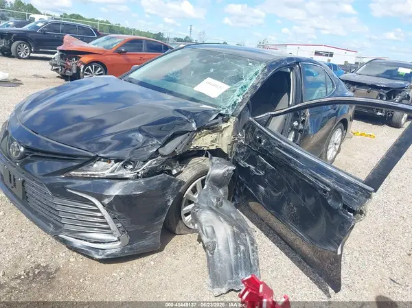 4T1C11AK0NU700631 2022 TOYOTA CAMRY - Image 2
