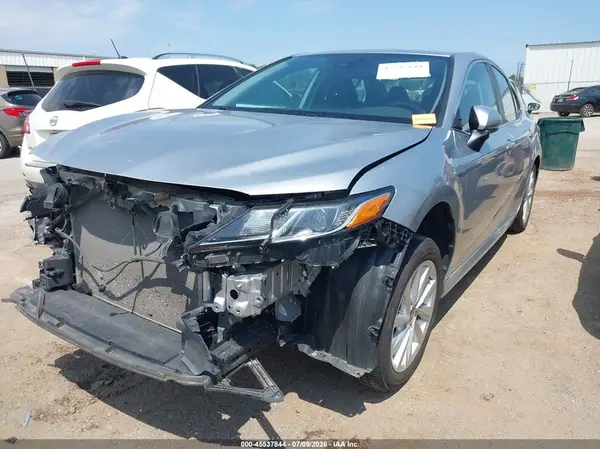 4T1C11AK0NU705392 2022 TOYOTA CAMRY - Image 2