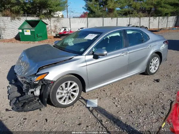 4T1C11AK0NU706686 2022 TOYOTA CAMRY - Image 2