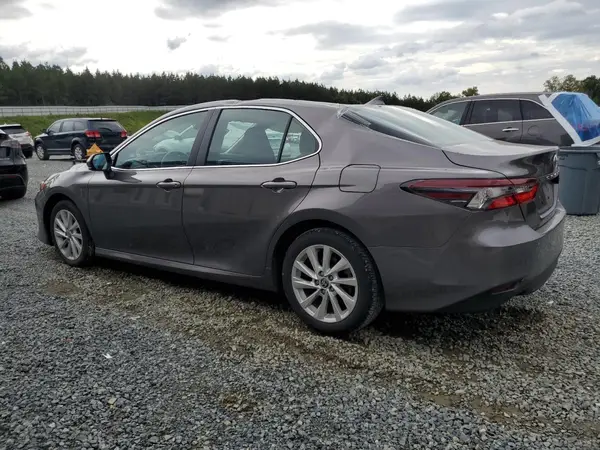 4T1C11AK0NU713850 2022 TOYOTA CAMRY - Image 2