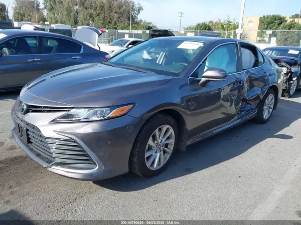 4T1C11AK0RU858070 2024 TOYOTA CAMRY - Image 2