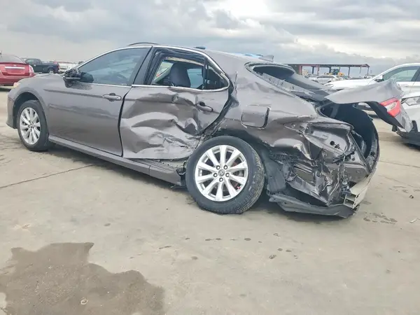 4T1C11AK1LU331498 2020 TOYOTA CAMRY - Image 2