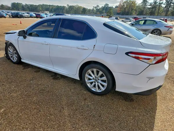 4T1C11AK1LU348625 2020 TOYOTA CAMRY - Image 2