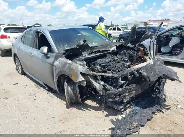 4T1C11AK1LU362945 2020 TOYOTA CAMRY - Image 1
