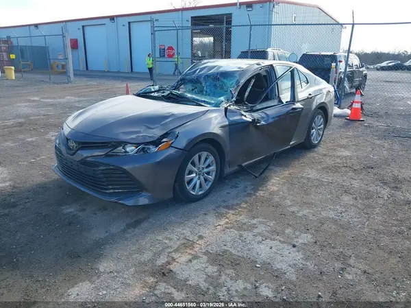 4T1C11AK1LU369622 2020 TOYOTA CAMRY - Image 2