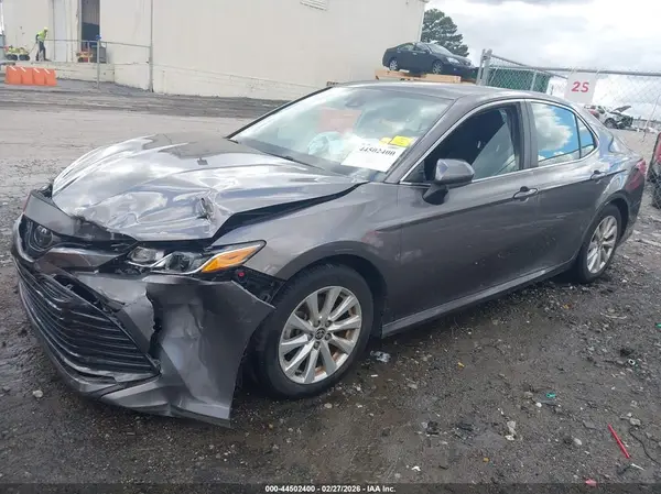 4T1C11AK1LU385139 2020 TOYOTA CAMRY - Image 2
