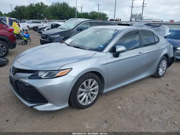 4T1C11AK1LU937965 2020 TOYOTA CAMRY - Image 2