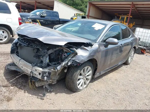 4T1C11AK1LU963756 2020 TOYOTA CAMRY - Image 2