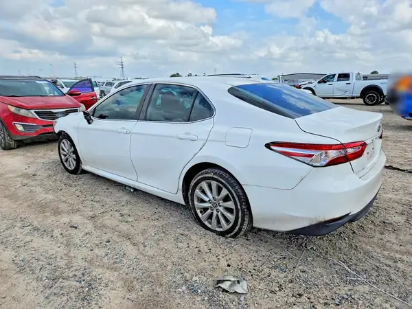 4T1C11AK1LU978418 2020 TOYOTA CAMRY - Image 2