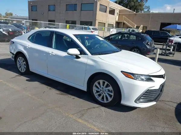 4T1C11AK1MU407321 2021 TOYOTA CAMRY - Image 1