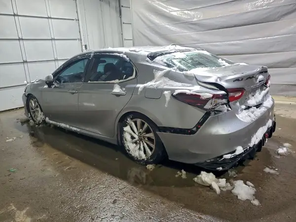 4T1C11AK1MU443946 2021 TOYOTA CAMRY - Image 2