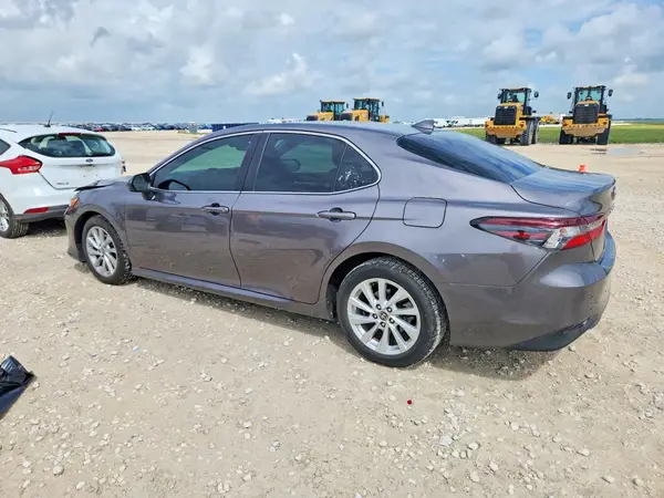 4T1C11AK1MU445860 2021 TOYOTA CAMRY - Image 2