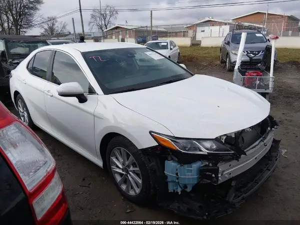 4T1C11AK1MU452839 2021 TOYOTA CAMRY - Image 1