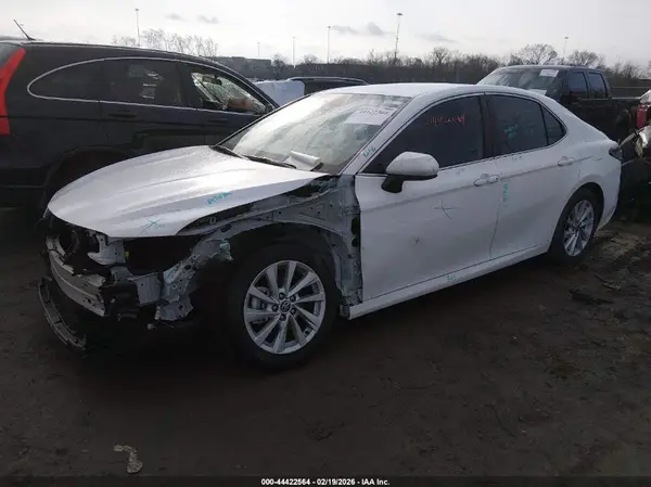 4T1C11AK1MU452839 2021 TOYOTA CAMRY - Image 2