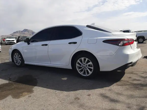 4T1C11AK1MU453389 2021 TOYOTA CAMRY - Image 2